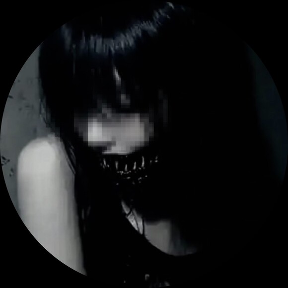 Poshmark profile picture for @whimpering